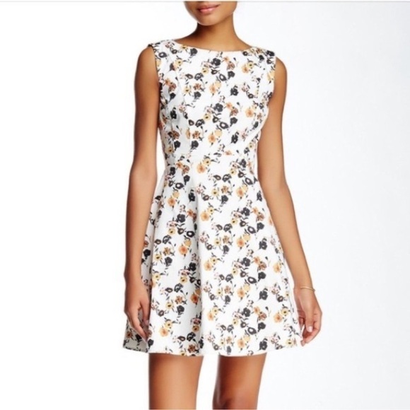 French Connection Dresses & Skirts - French Connection White Floral Fit and Flare
Dress Size 4